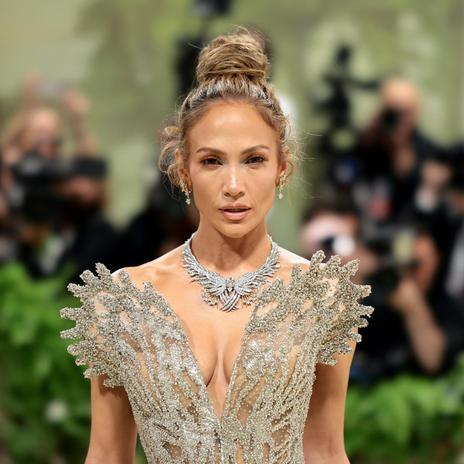 Jennifer Lopez nos deja sin aliento con su vestido de más de 2 millones de diamantes en la Gala MET 2024