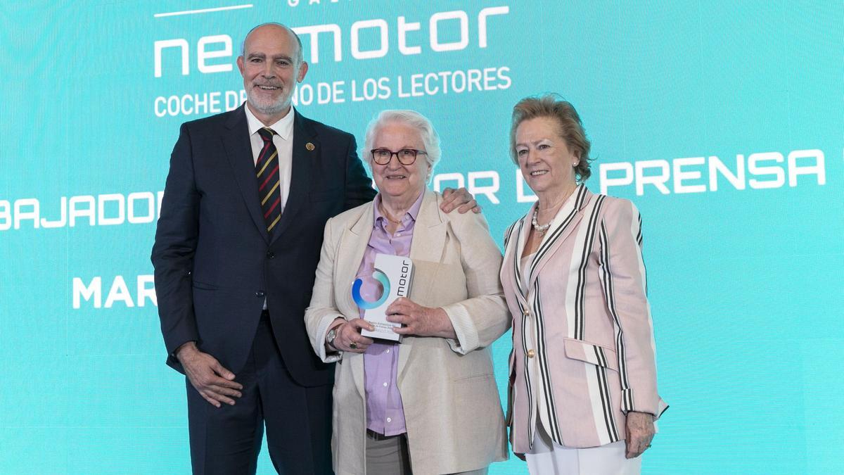 María Ángeles Pujol recibe la distinción como Embajadora del Motor de Prensa Ibérica de manos de Arantza Sarasola, vicepresidenta de Prensa Ibérica.