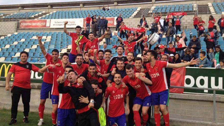 El Choco celebrando ayer el pase en Badajoz