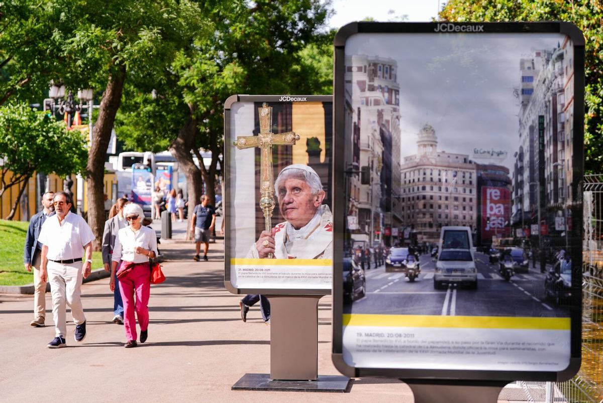 Las calles de Madrid se han vestido de amarillo y blanco y el paseo de Recoletos no podía ser menos