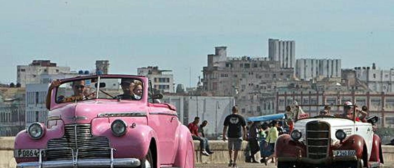 Imagen cotidiana del Malecón de La Habana.