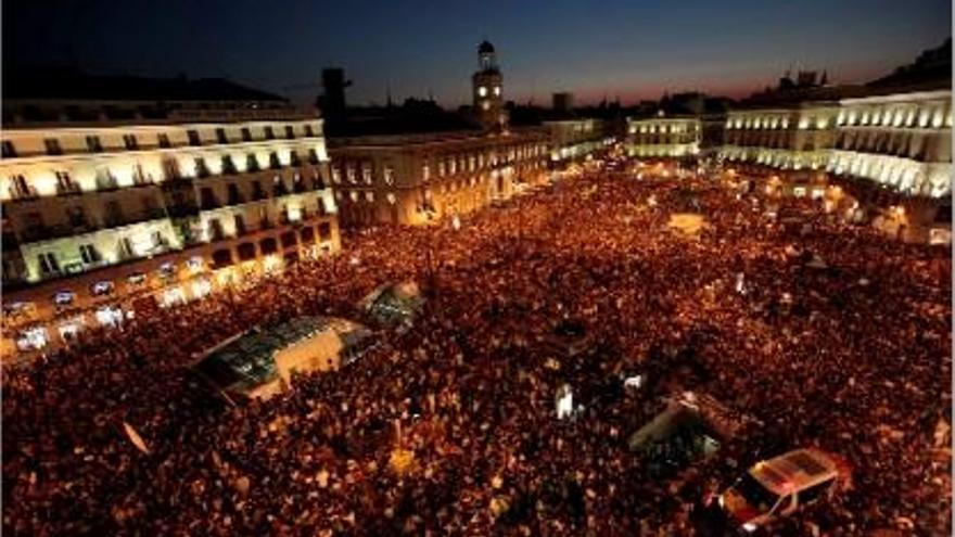 La crisi ha vingut acompanyada d&#039;una creixent indignació social. A la fotografia, la Puerta del Sol de Madrid.