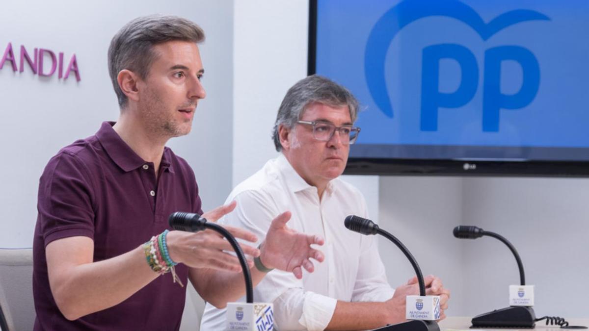 Los representantes del PP en el Ayuntamiento de Gandia, en rueda de prensa
