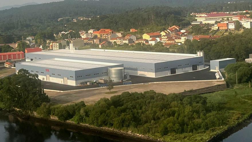 Última fase de traslado a Catoira de la maquinaria de STAC y sus trabajadores