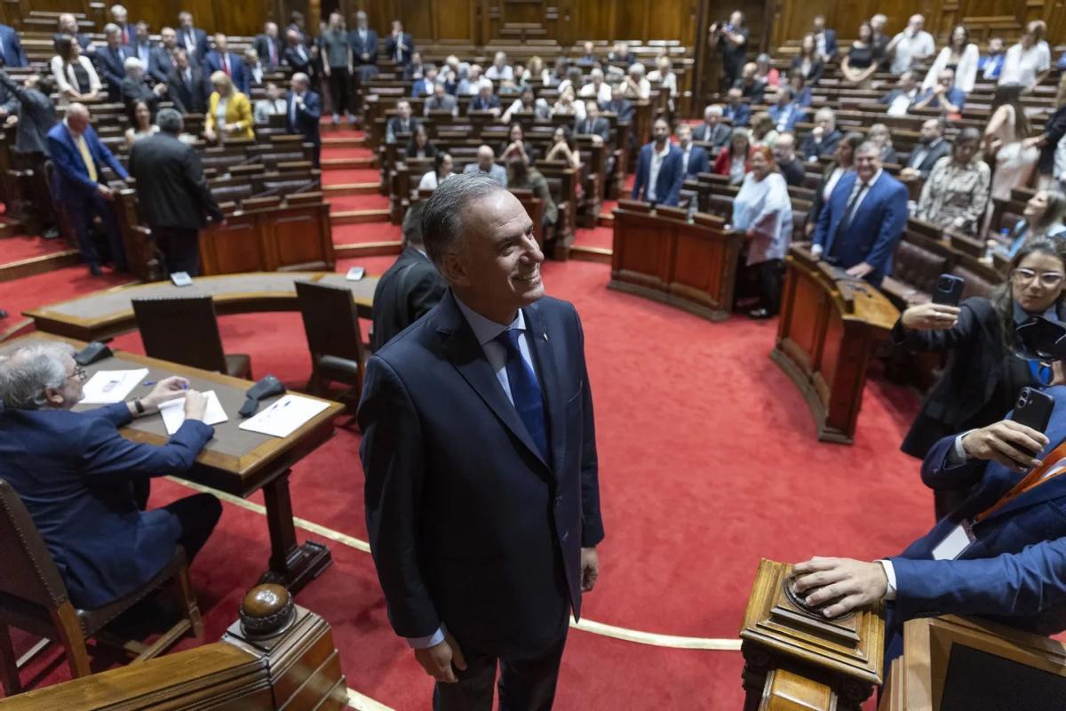 Yamandú Orsi, ayer tras su discurso en la Cámara legislativa por el primer aniversario de su mandato