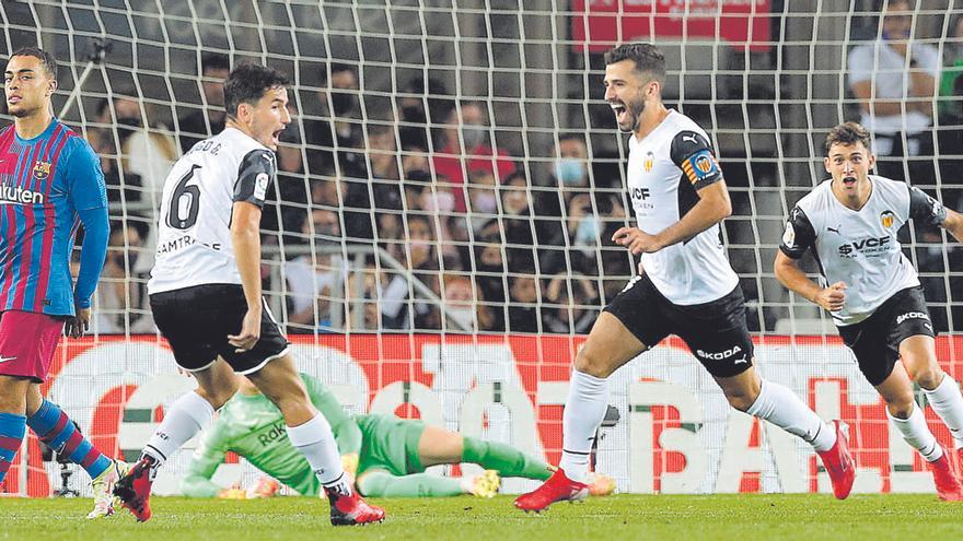 Gayà celebra un gol frente al Barça