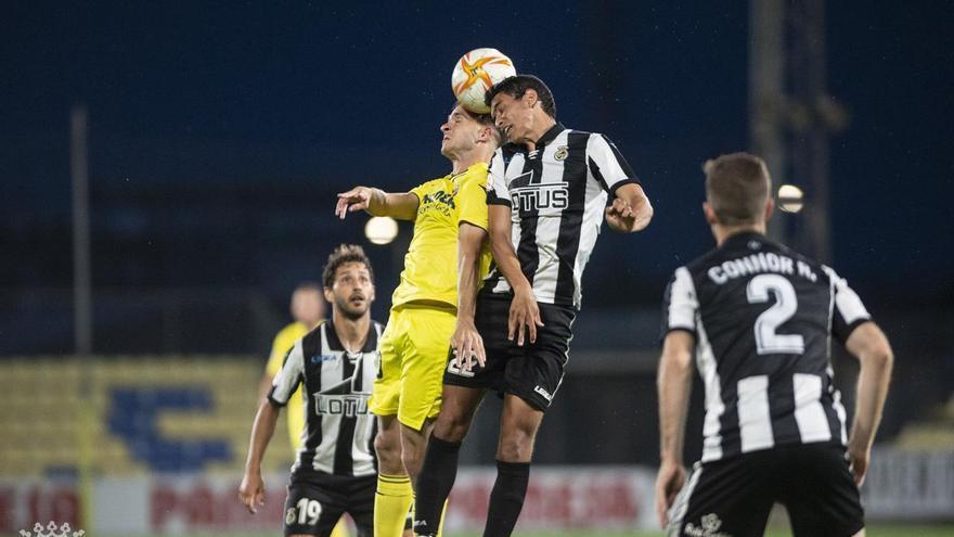 El Villarreal B no pasa del empate ante el Linense y permite el ascenso directo del Andorra (0-0)