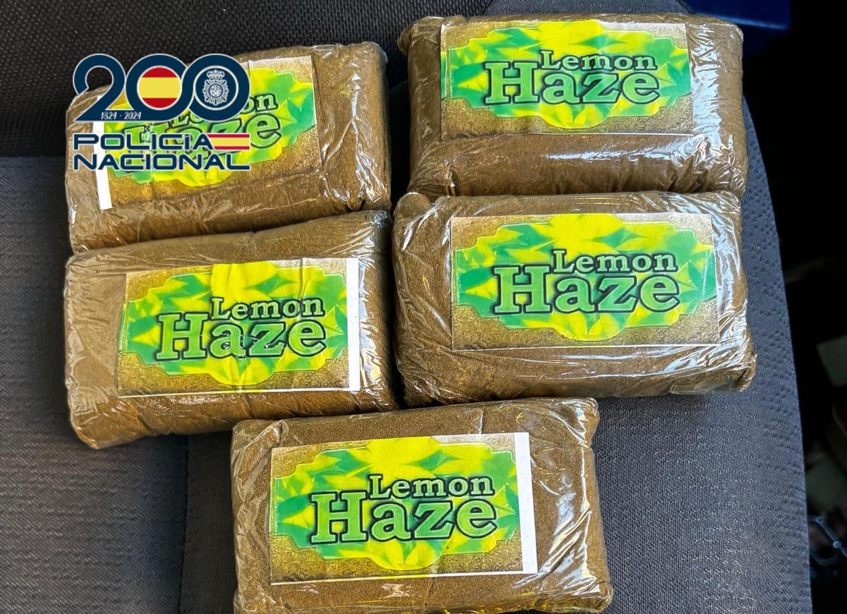 Hachís intervenido durante uno de los controles.