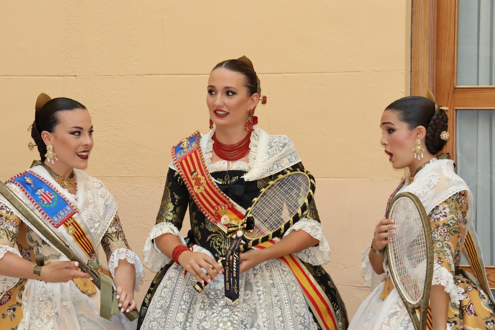 La Batalla de Flores reúne a las falleras de 2022 y 2023