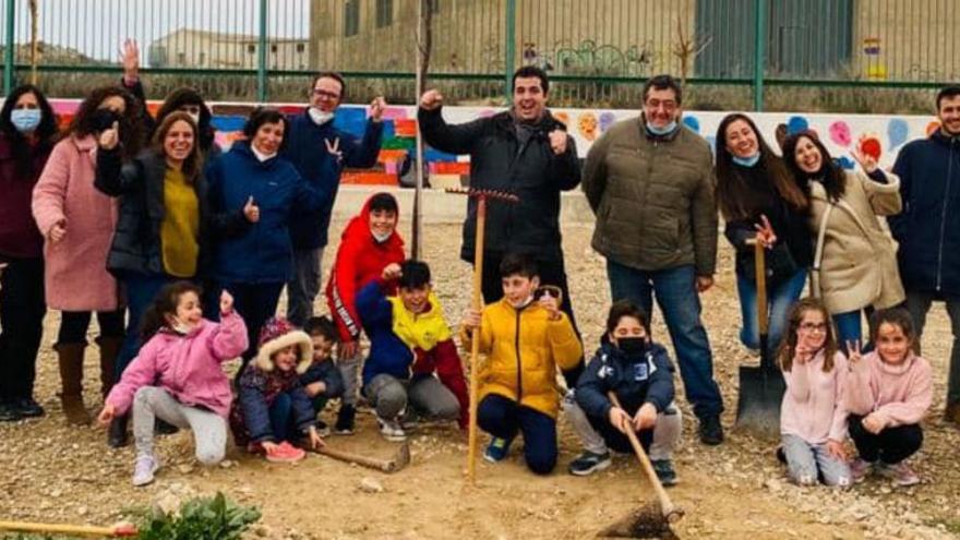 Tras la presentación del proyecto se realizó ya una primera plantación de árboles. | SERVICIO ESPECIAL