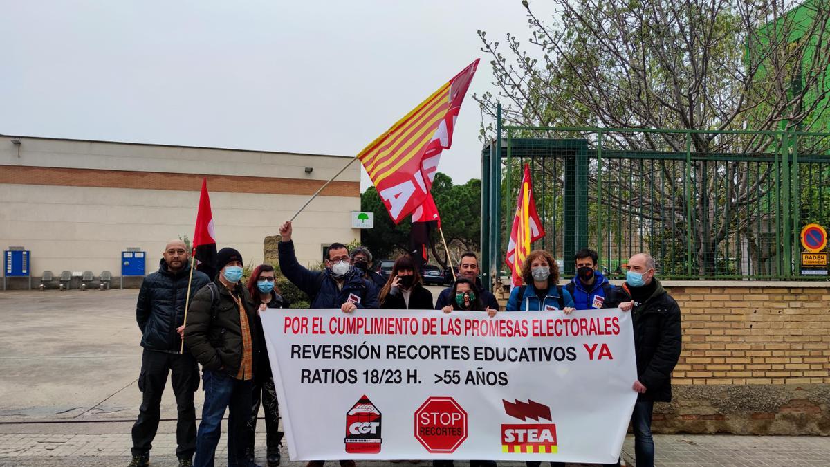 CGT y Stea, esta mañama , a las puertas del colegio de Atades-San Martín de Porres.