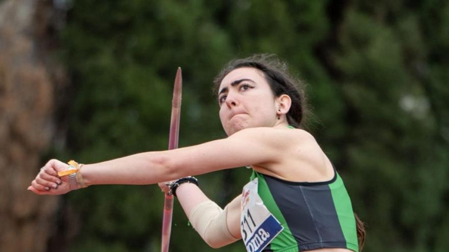 Celia Álvarez, lanzando la jabalina, en una de sus competiciones. | ATHLETIC TIMESTAMP