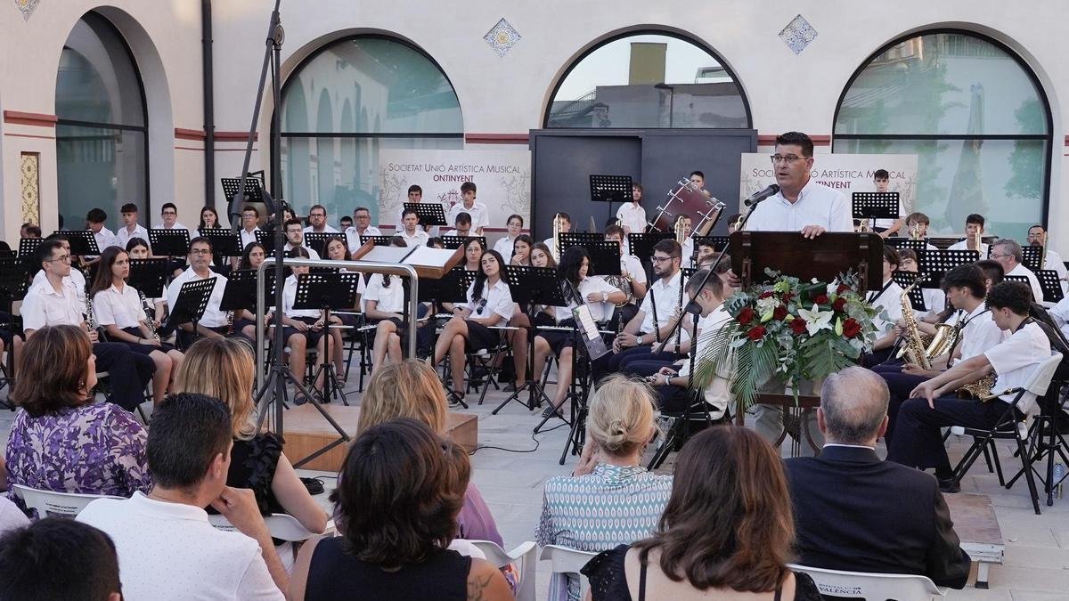 El alcalde de Ontinyent, Jorge Rodríguez, en un concierto de Societat Unió Artística Musical en Ontinyent.