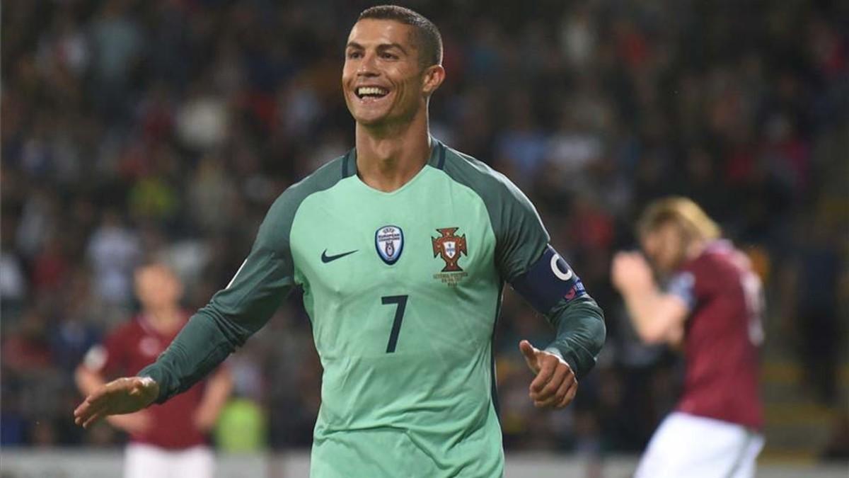 Cristiano Ronaldo no dio opciones a Letonia