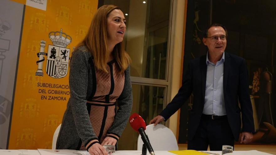 Virginia Barcones y Ángel Blanco durante el encuentro con los alcaldes de la provincia