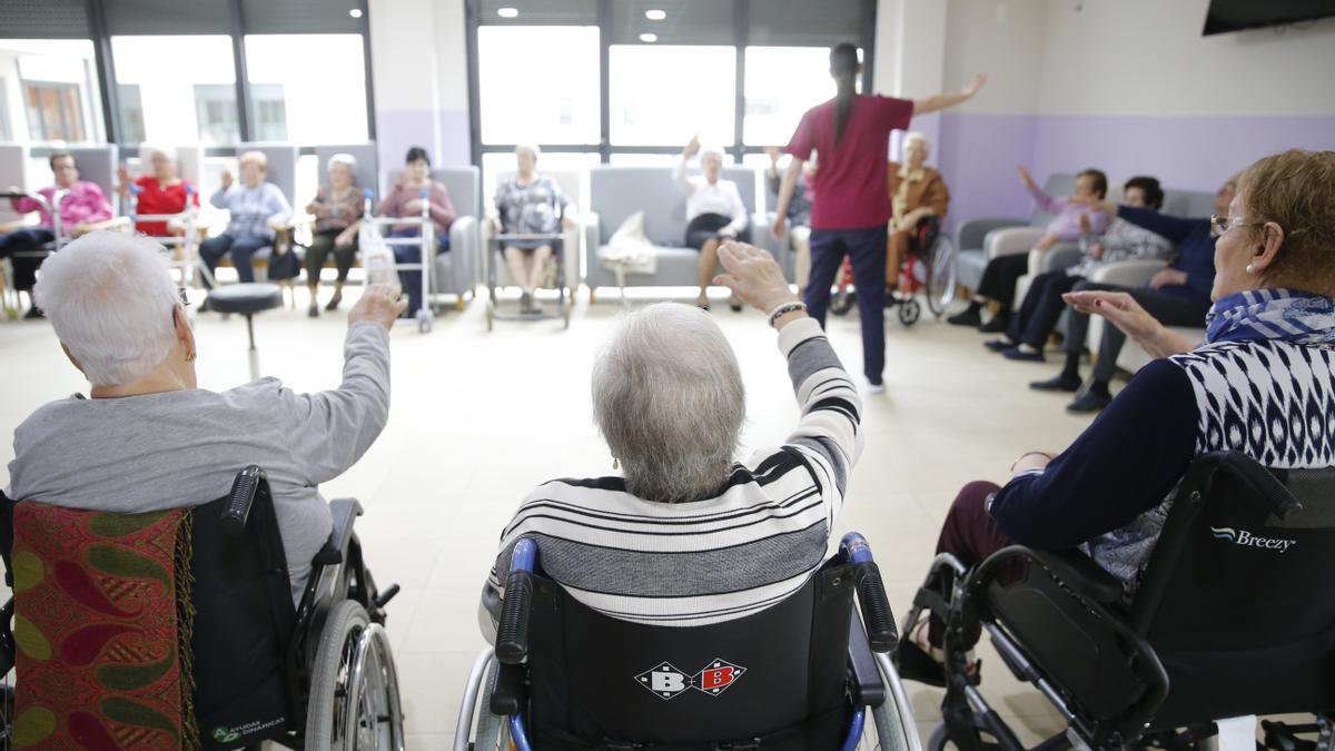 Ancianos en una residencia.