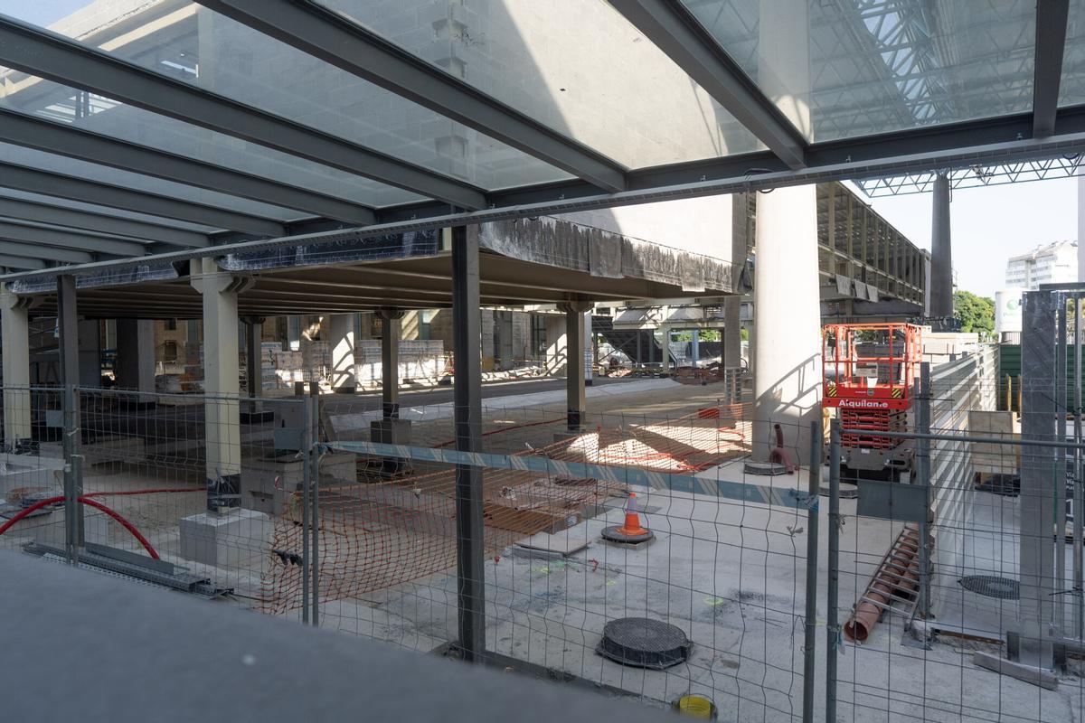 La nueva estación de tren de A Coruña encara la recta final de sus obras, que el Administrador de Infraestructuras Ferroviarias (Adif) prevé terminar a finales de año. La nueva estación de tren de A Coruña encara la recta final de sus obras, que el Administrador de Infraestructuras Ferroviarias (Adif) prevé terminar a finales de año.