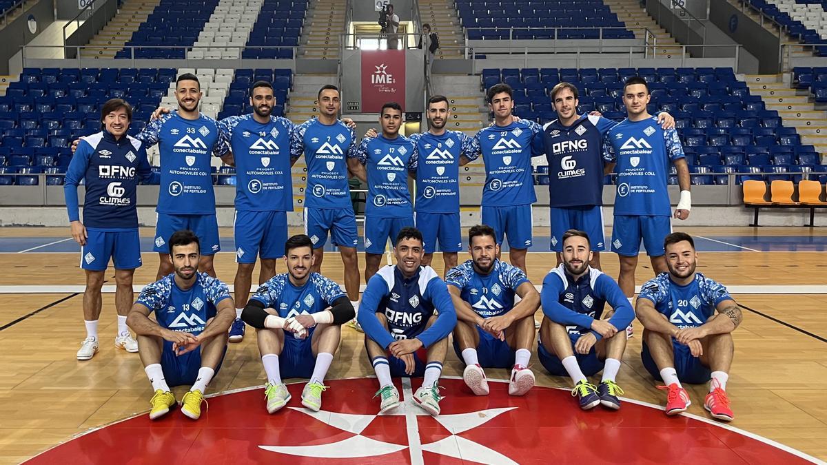 La plantilla del Mallorca Palma Futsal posa en Son Moix