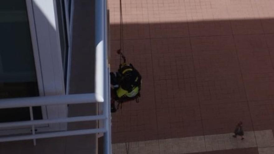 Rescate de película: acceden a una vivienda escalando la fachada de un edificio en Las Palmas de Gran Canaria