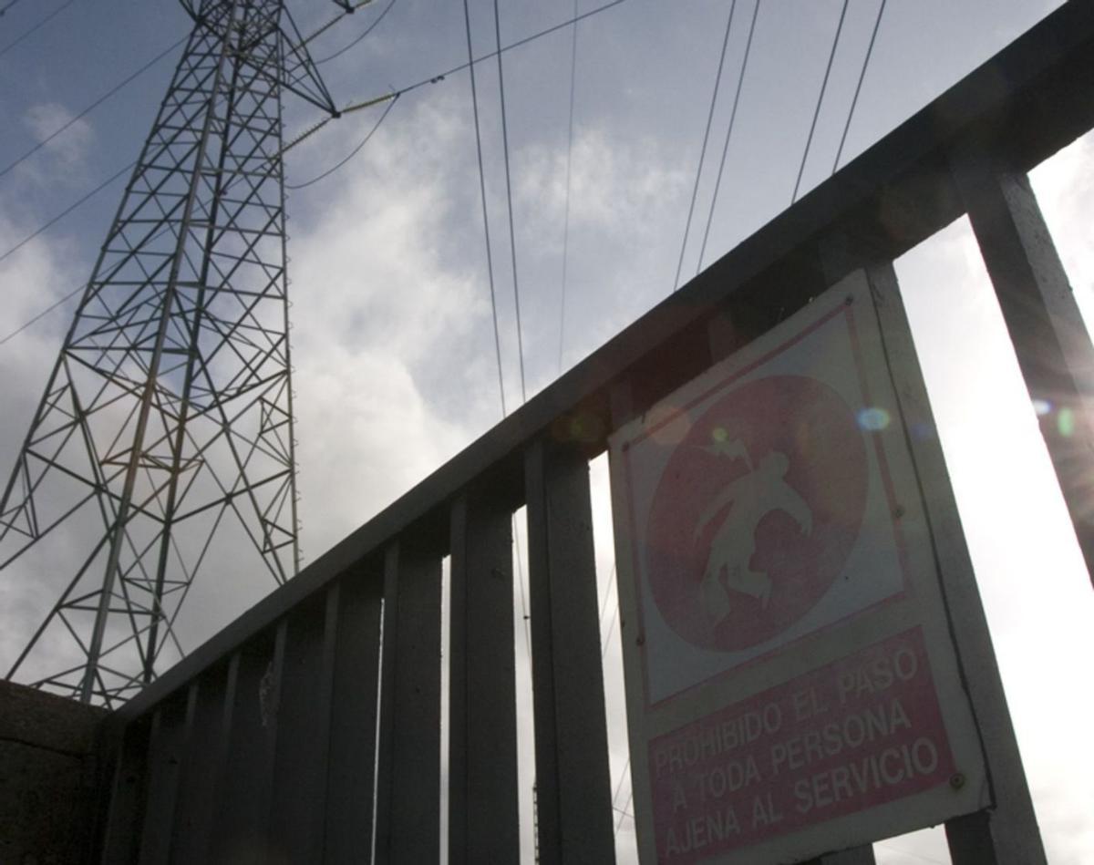 Acceso a la subestación de Tabiella. | MIKI LÓPEZ