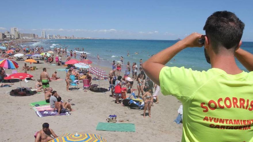 Más puestos de vigilancia y mayor horario para garantizar la seguridad en las playas