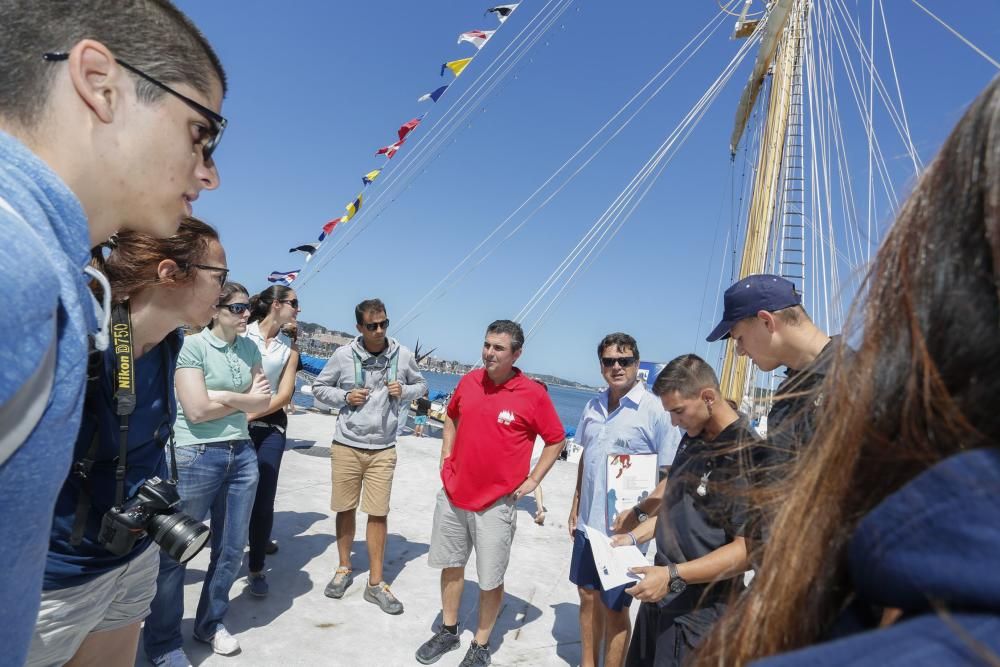 Visita al Creoula en la dársena de San Agustín