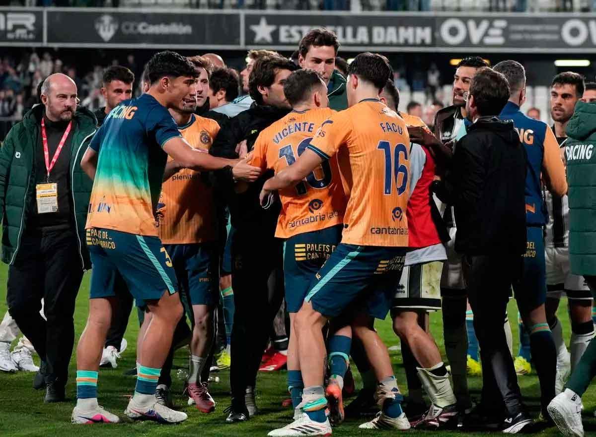 Trifulca del final de partido en el Castellón-Racing,