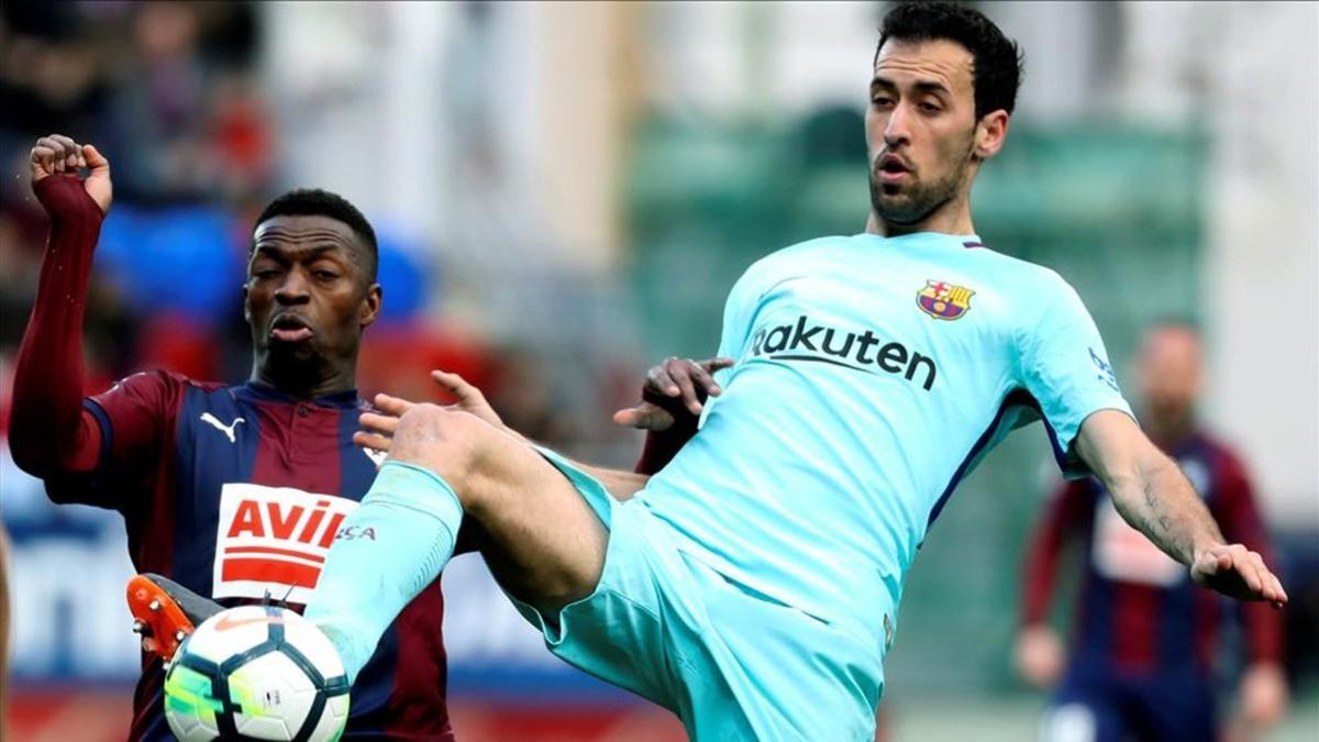 Busquets tuvo problemas para imponer el orden en el centro del campo