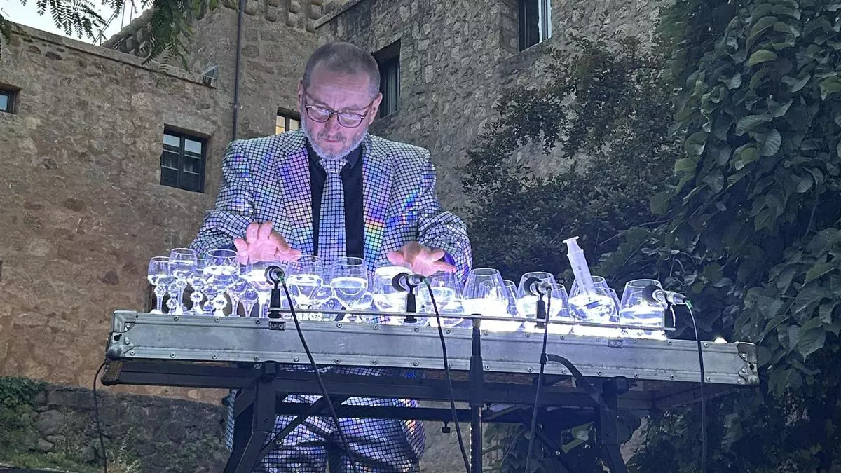 33 copas y el agua convertida en música inauguran el verano cultural de La Vera