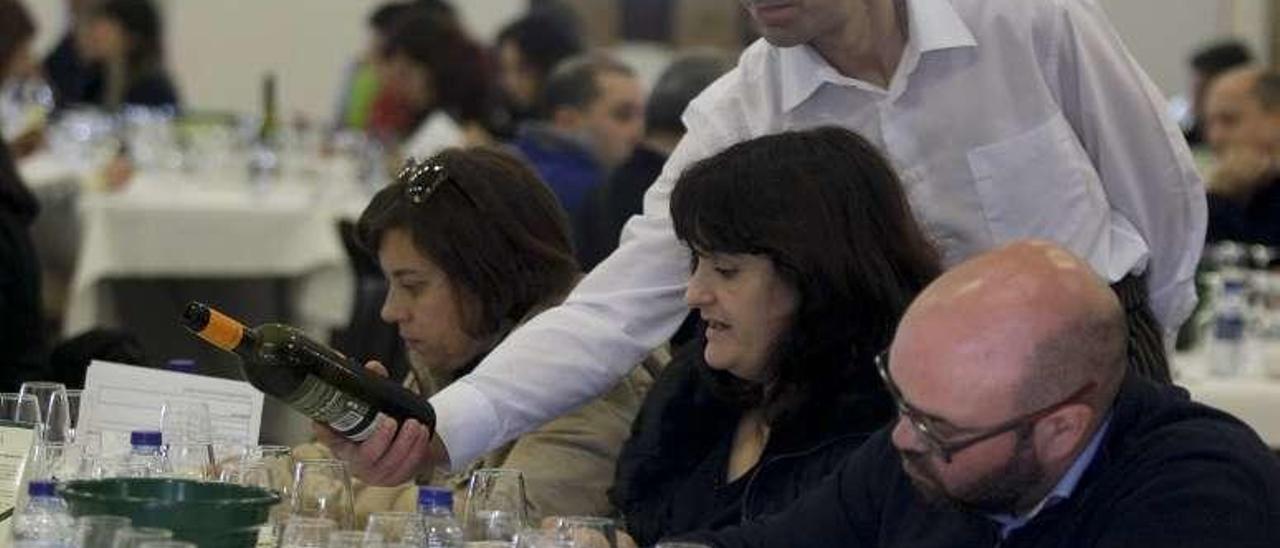 Público asistente a la cata celebrada en Cambados. // Iñaki Abella