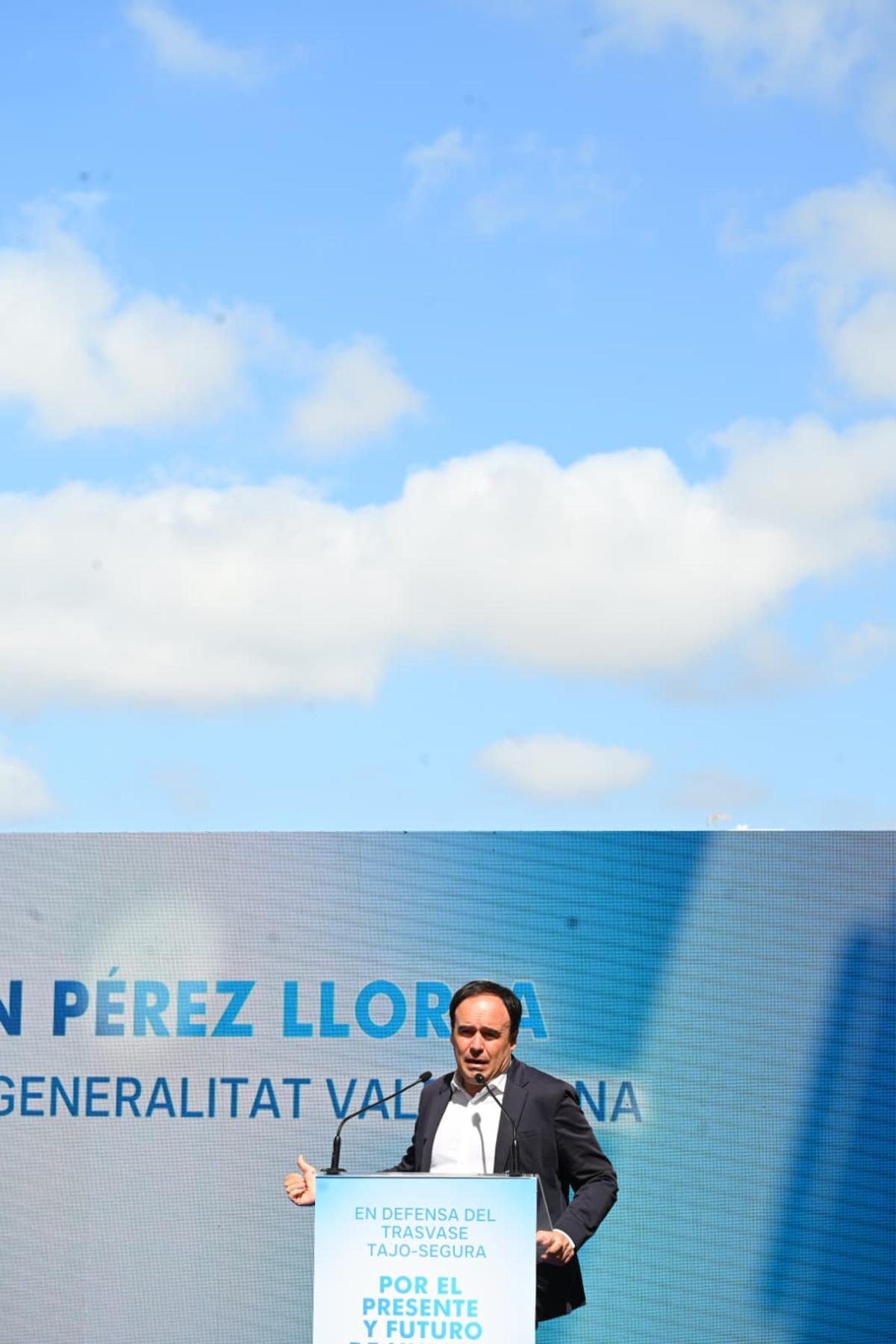 Acto en defensa del trasvase en Pilar de la Horadada con la presencia de los presidentes autonómicos de la Comunidad Valenciana y Murcia, convocado por los regantes Acto en defensa del trasvase en Pilar de la Horadada con la presencia de los presidentes autonómicos de la Comunidad Valenciana y Murcia, convocado por los regantes