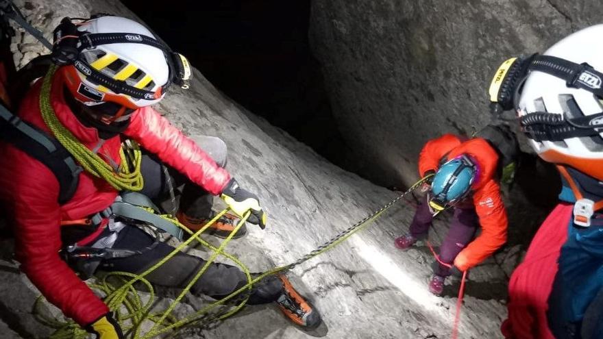 Rescat nocturn de nou hores de dos escaladors atrapats al Pedraforca