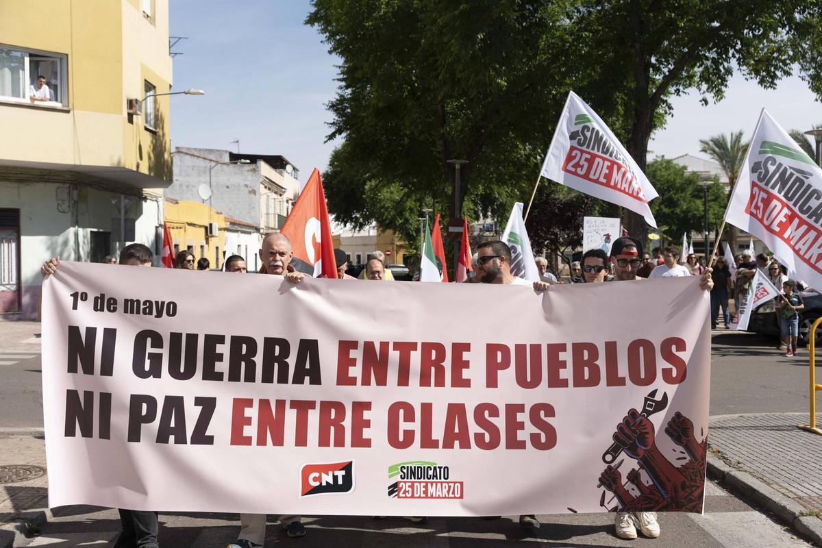 Fotogalería | Así se ha vivido la manifestación por el Día Internacional del Trabajo en Badajoz
