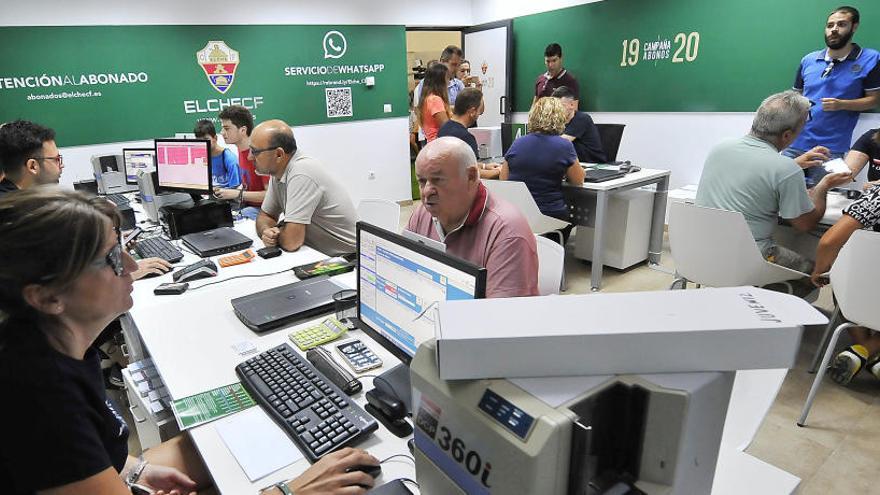 Venta de abonos en las oficinas del Martínez Valero