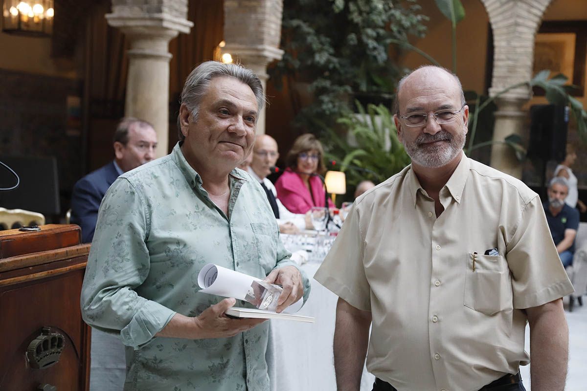 El Ateneo de Córdoba entrega sus fiambreras de plata