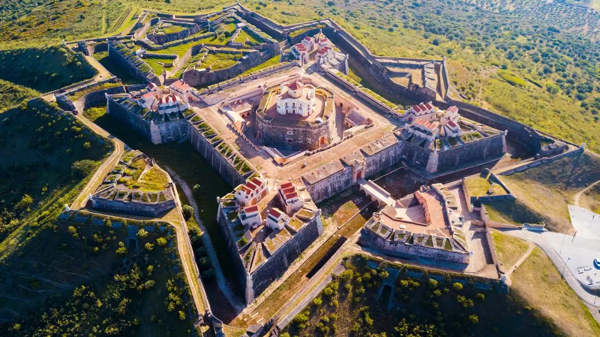 La fortaleza más bonita del mundo se encuentra a solo 4 horas de Madrid