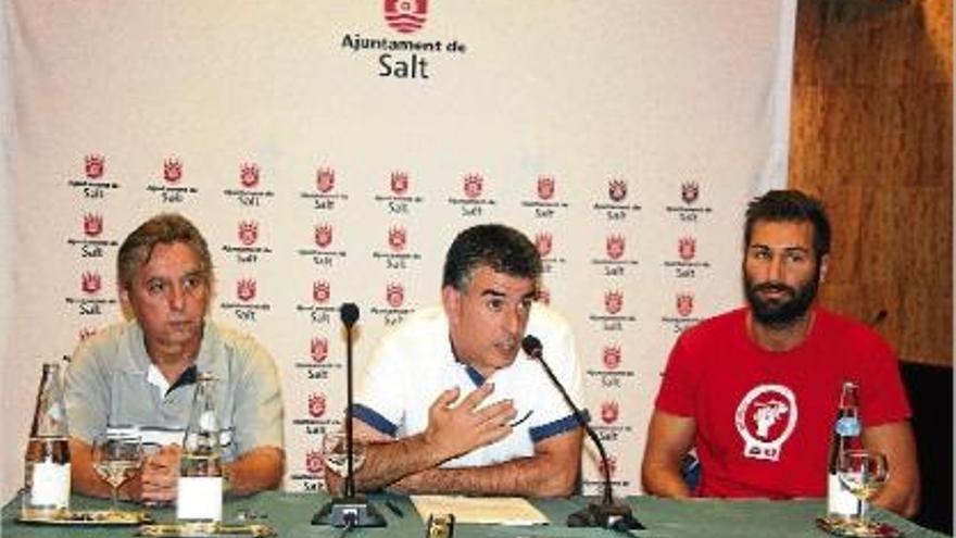 D&#039;esquerra a dreta, Pere Brangolí, Jordi Viñas i José M. Lara durant la roda de premsa ahir al saló de plens.
