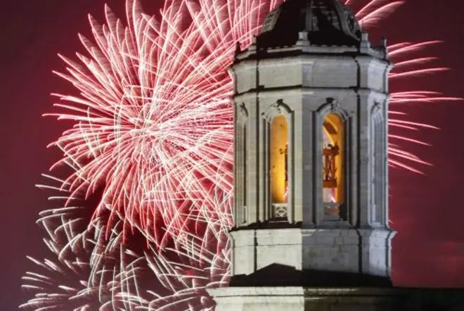 Els focs artificials acomiaden les Fires