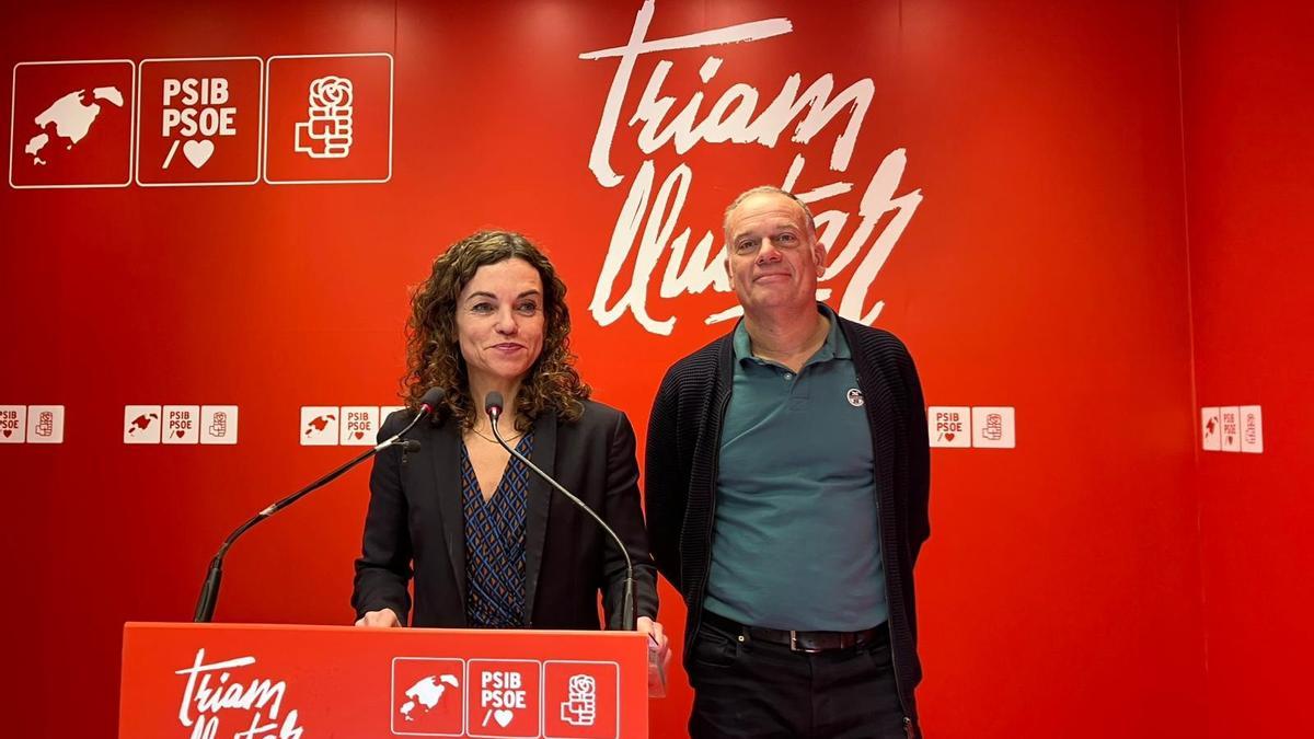 La vicesecretaria general del PSIB, Rosario Sánchez, y el diputado socialista Llorenç Pou.