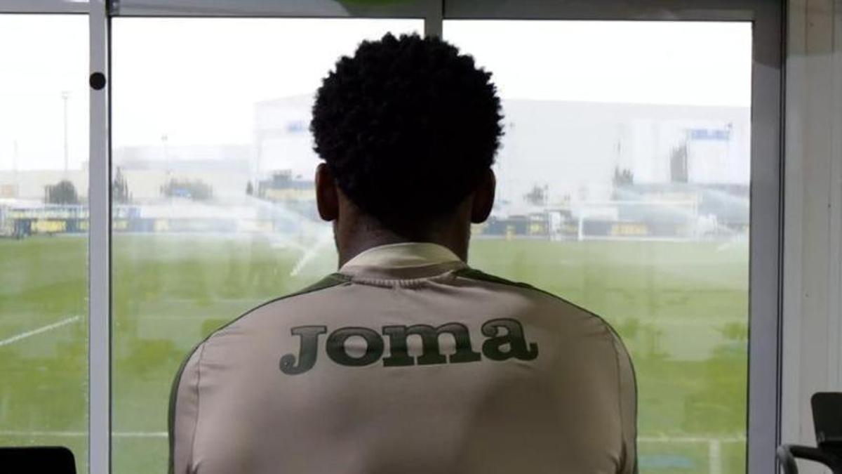 Vídeo: Kambwala rompe su silencio al recibir el alta médica tras siete meses lesionado con el Villarreal