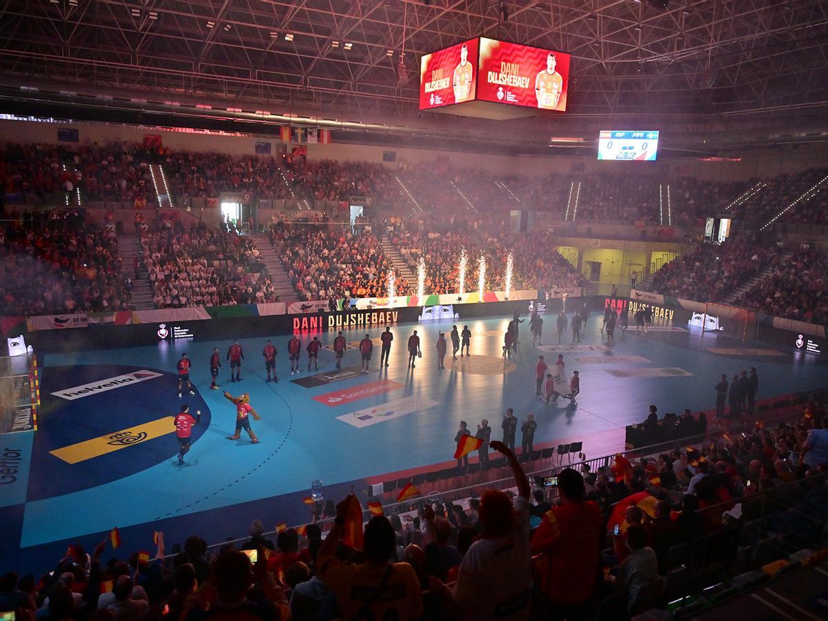 Ambiente en el Olivo Arena de Jaén durante la presentación de la selección