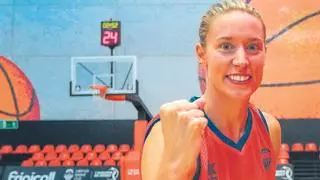 Anna Gómez hace historia con récord de partidos en el Valencia Basket