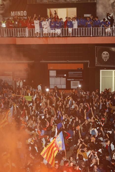 Euforia en el balcón de Mestalla