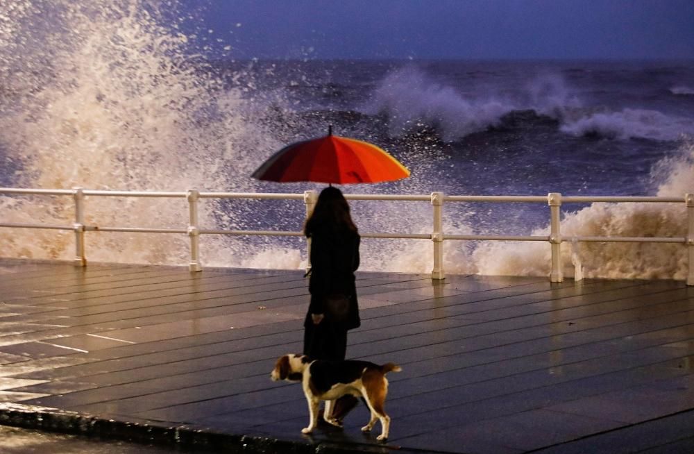 Oleaje en Gijón