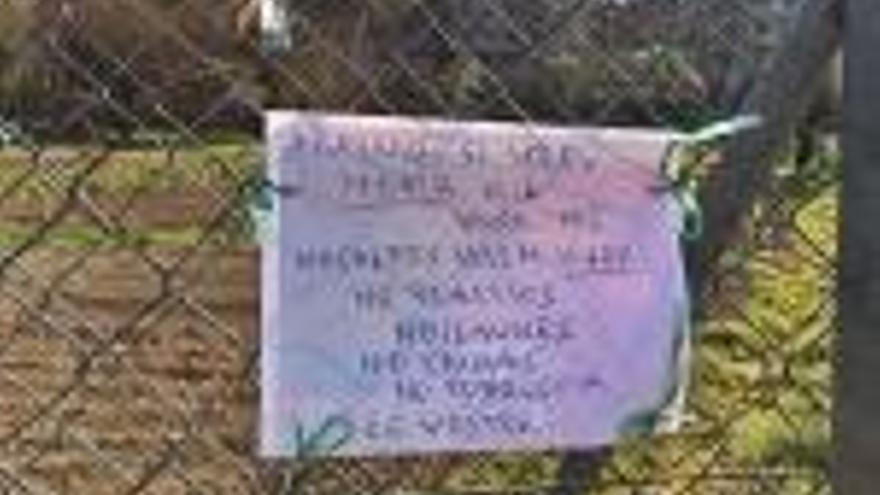 Un cartell per denunciar la brutícia de les hortes