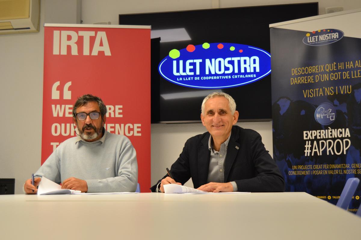 Firma del convenio de colaboración entre el director general de IRTA, Josep Usall, y el presidente de Leche Nuestra, Jordi Riembau