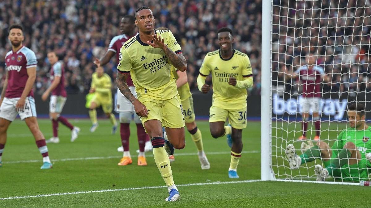 Gabriel (Arsenal) celebrando su tanto