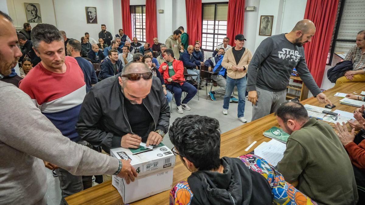 Votación en la asamblea de trabajadores de FCC,