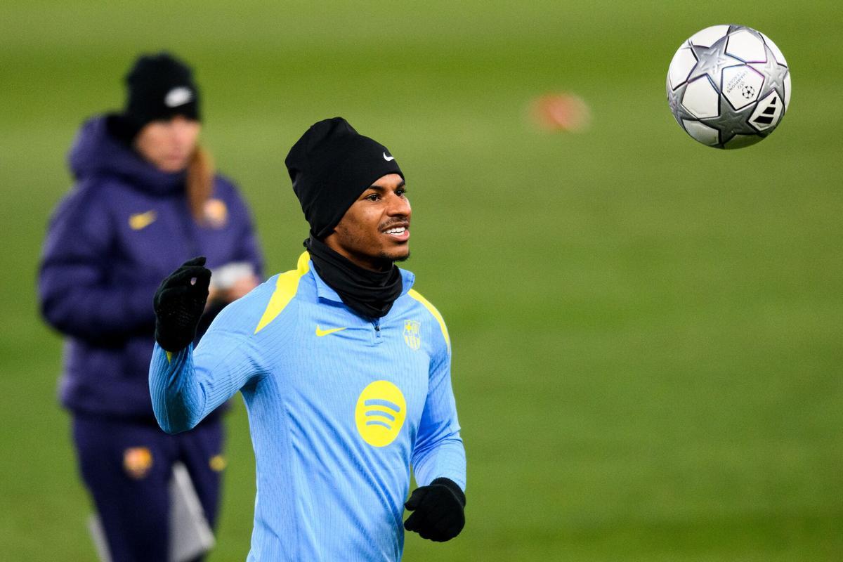 Marcus Rashford, en la sesión preparatoria del Barça en Praga.