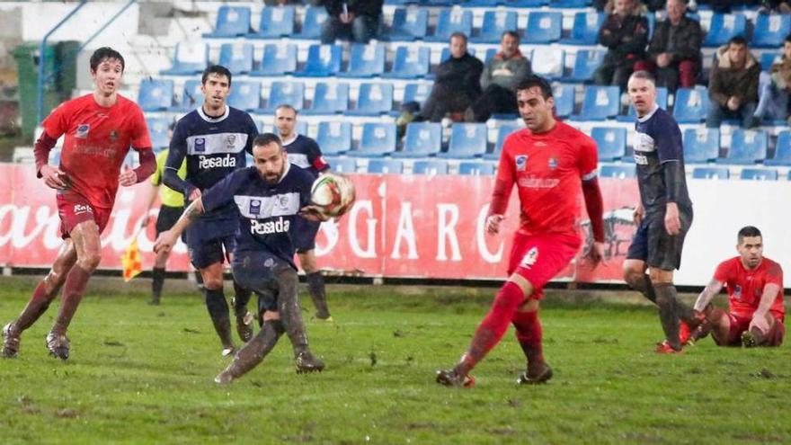 Omar Sampedro dispara a puerta en el Marino-Colunga de la pasada temporada.